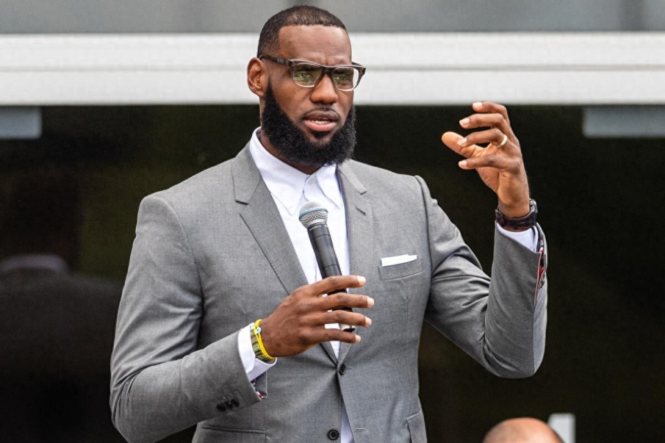 詹姆斯新星锐不可当表现突出，利物浦前途光明！(效力过利物浦的前锋)爱游戏App官网