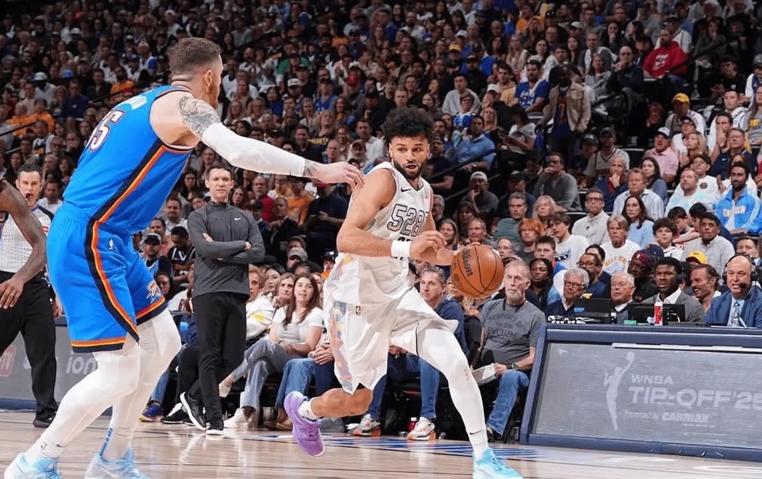 曼联带队取胜！，穆雷重要时刻重要助攻引发球迷热议(曼联历史上的队长名单)爱游戏APP官方版