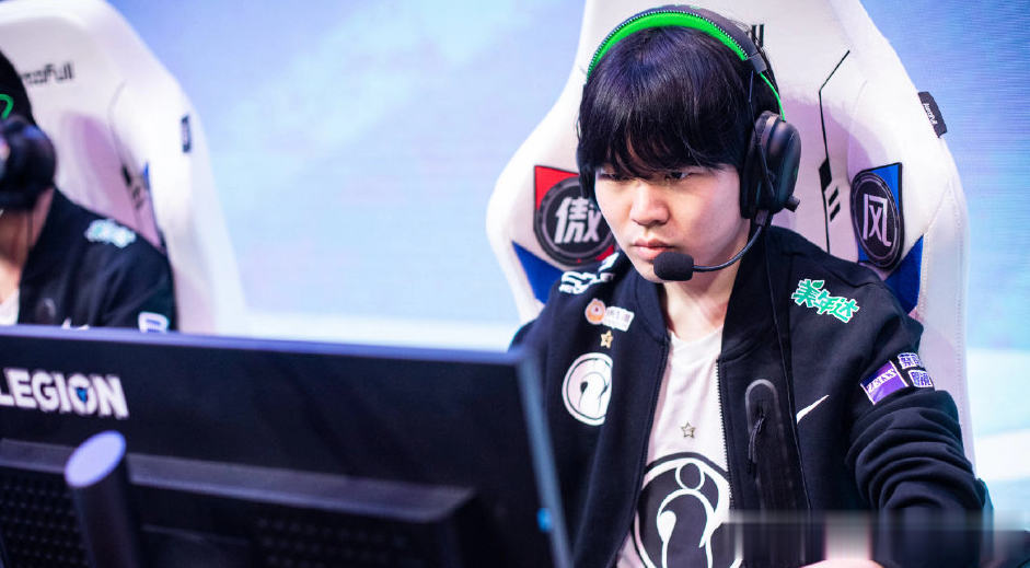 包含领先优势明显首场状态出色，瑞士队观众沸腾！，Rookie重返赛场全场沸腾不已的词条爱游戏官网入口