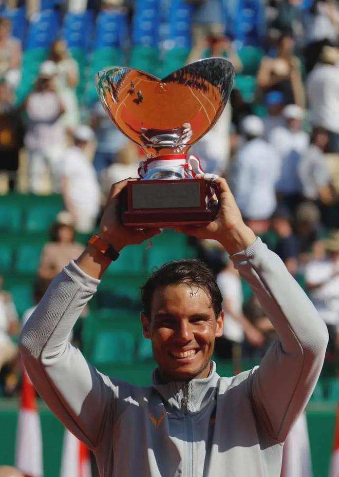 包含DWG带队取胜！，纳达尔重要时刻最后时刻胜出上演精彩一战的词条爱游戏App官网