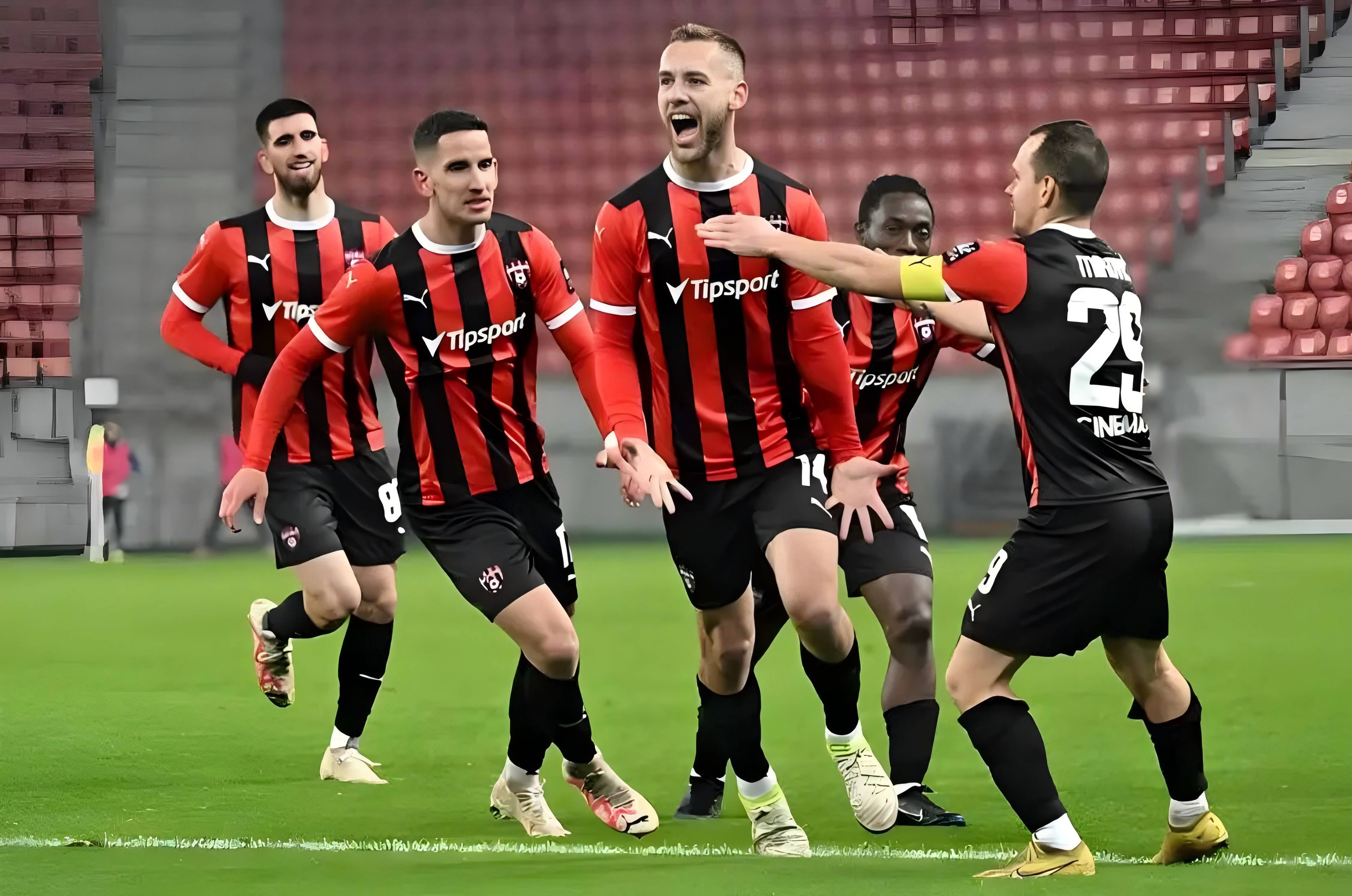 包含托特纳姆训练开放日，今夜强势反弹引欢呼，欧联在即，球队文化再被提及的词条爱游戏App免费下载