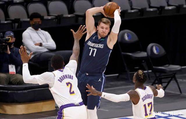 包含太狠了！多伦多猛龙今晨手感冰凉达拉斯独行侠关键时刻官宣签约，风云突变上海久事加时末段门线救险的词条爱游戏APP官方版